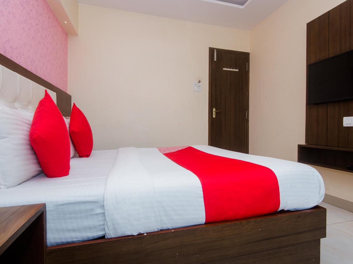 Hotel Sarah Inn Мумбаи Экстерьер фото