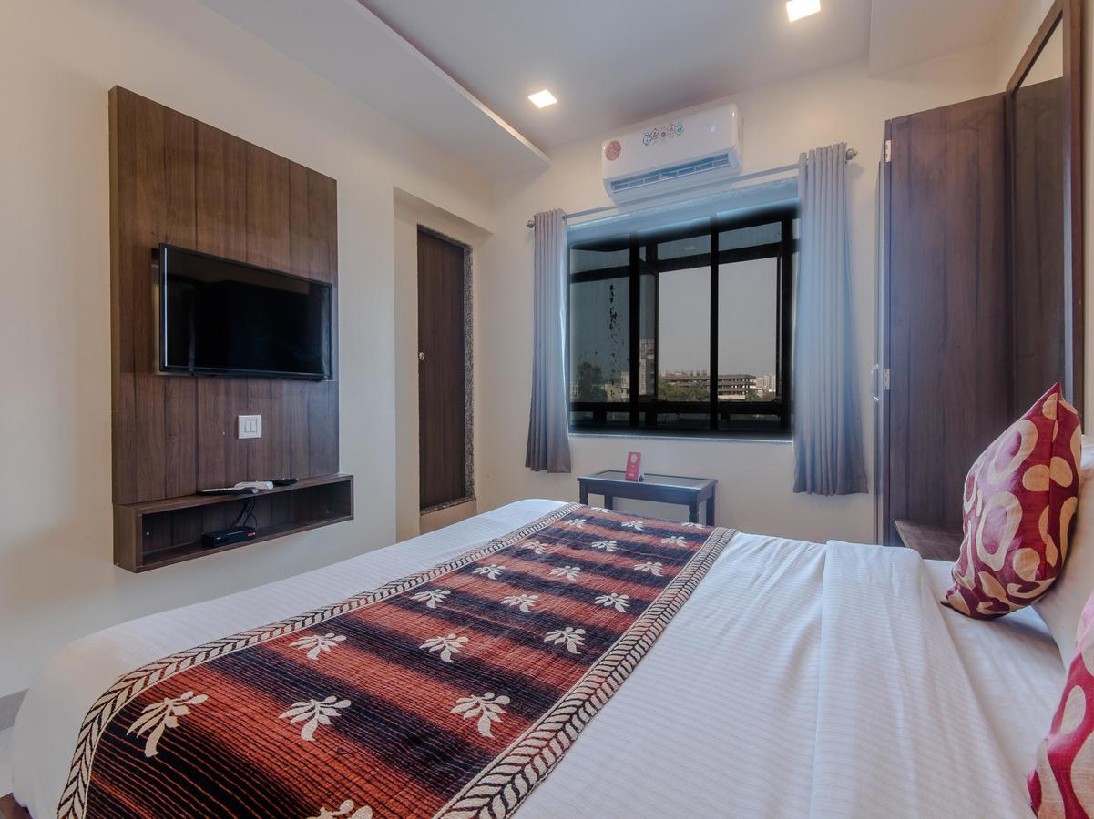 Hotel Sarah Inn Мумбаи Экстерьер фото
